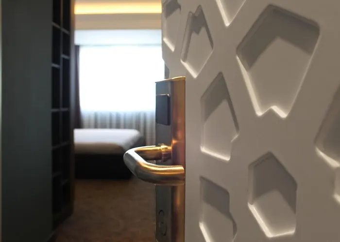 Porta Kavalja Golem (Tirana)