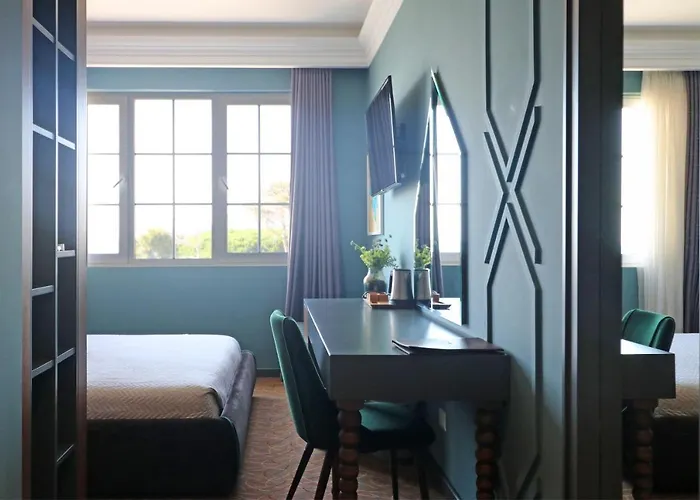 Porta Kavalja * Golem (Tirana)