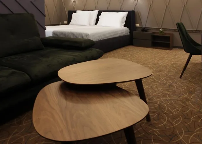 Porta Kavalja * Golem (Tirana)