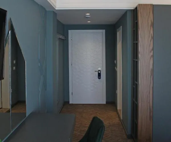 Porta Kavalja Hotell Golem (Tirana)